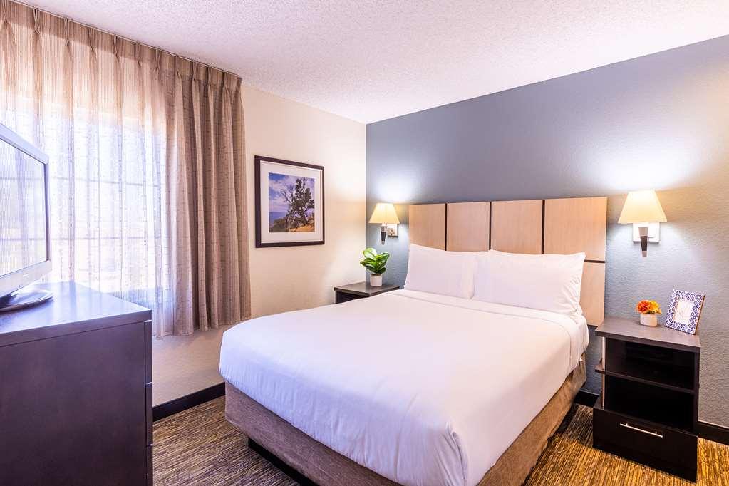 Sonesta Simply Suites Denver West Federal Center Lakewood Room photo