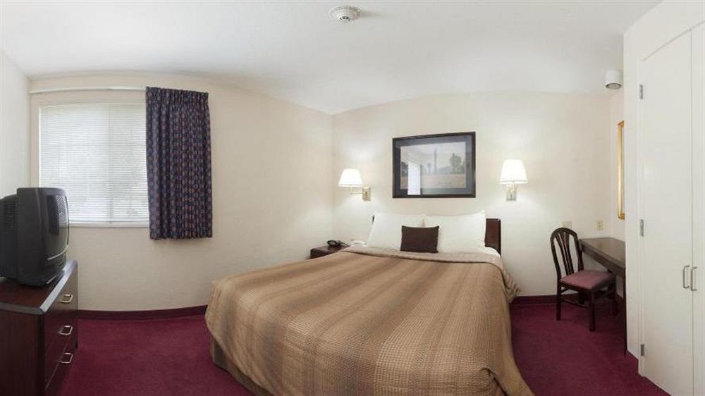 Sonesta Simply Suites Denver West Federal Center Lakewood Exterior photo